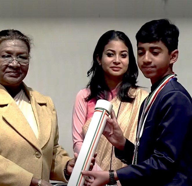 Arav Bhardwaj receiving his national award citation from President Droupadi Murmu