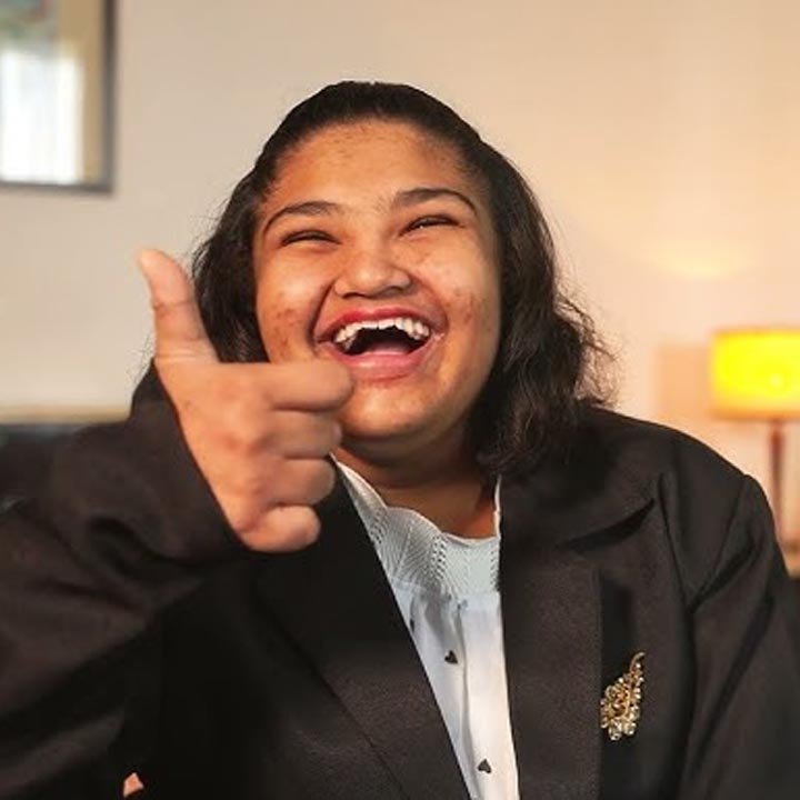 Close-up portrait of Hetvi Khimsuriya giving a thumbs-up